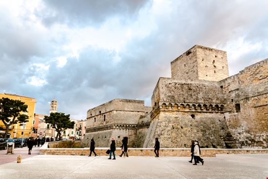 Castello Normanno-Svevo Il Castello di Bari Joaquin Corbalan P / Shutterstock.com 
